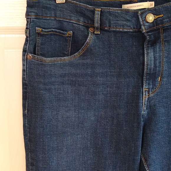 Levi's  Bermuda Hi rise shorts size 31 - Picture 3 of 5
